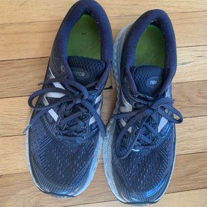 Womens size 7 1/2 Navy New Balance 1080 Fresh Foam Sneakers